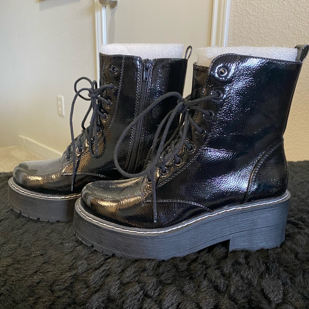 Combat boots